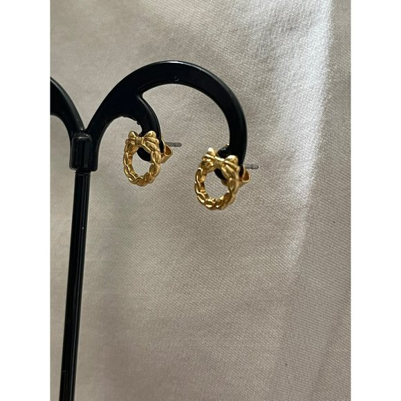 Vintage Gold Tone Wreath Earrings - Picture 3 of 9
